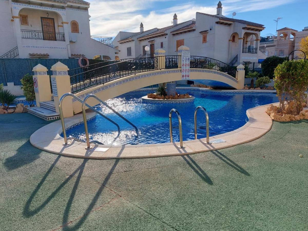 Casa Chloe, Urbanizacion Privada Villa Торевиеха Екстериор снимка